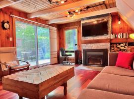 Chalet tout inclus avec SPA près du Mont Orford, hotel di Orford