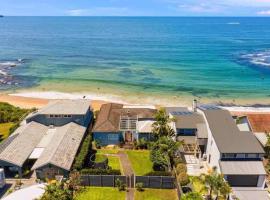 Seabreeze Getaway Oceanfront Family Home in Norah Head, family hotel in Norah Head