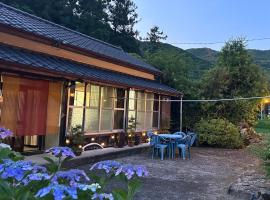 River, Mountain Retreat at 四万十Accommodation, family hotel in Mihara