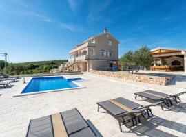 Beautiful Home In Slivnica With Wifi, hotel di Slivnica