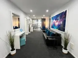 2BR Apt Gungahlin Square Luxe Super Central Wifi Wine Secure Parking