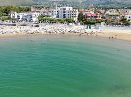 BAJAMAR BEACH HOTEL, hotel v destinácii Formia