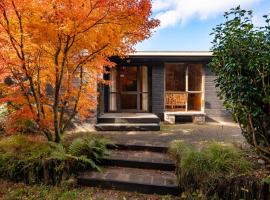 Lake View Lodge - Taupo Holiday Home, hôtel à Kuratau