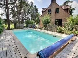 Annonce professionnelle. Jolie maison de vacances 4 chambres avec piscine extérieur, à proximité de la plage, pour 8 à 1