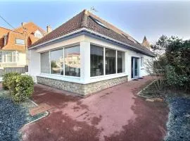 Annonce professionnelle. Maison idéalement située à 100 m de la plage, 3 chambres, 7 couchages max.