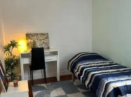 Chambre équipée et meublée- Porte des Lilas