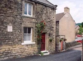 Traditional 2 Bedroom Cottage in Eyam Hope Valley