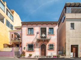 Villa Rosa - Casa delle Bambole，位于圣特雷莎加卢拉的酒店