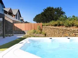 Luxury holiday home with HOT TUB