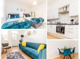 Entire 2BR House 4beds Walk to Town Ctr