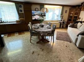 Charming 2 Bedroom House with Cozy Attic in Scenic Ferschweiler Perfect for Families!, hotell sihtkohas Ferschweiler
