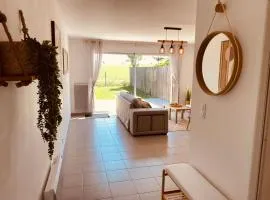 Maison moderne avec jardin