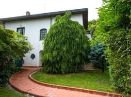 Casa su Lago Privato a due passi da Milano