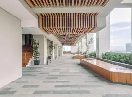 Elegant and Nice 1BR at The Smith Alam Sutera Apartment By Travelio