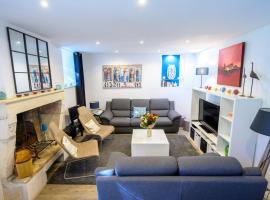 House with large garden and terrace a stone's throw from the port, hotel in Saint-Martin-de-Ré