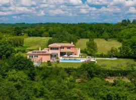 Beautiful Villa Village with tennis court in Tinj