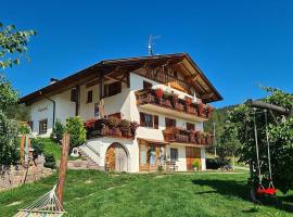 Gmosnhof Mölten, hotel in Meltina