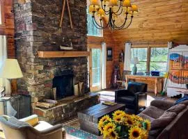 Spacious Log Cabin With Creek 2 Min From Ski Resort