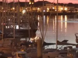 En mansarde sur le port