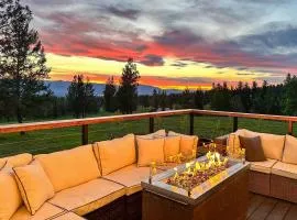 Hot Tub and Views Sunset Valley Retreat in Eureka