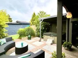 Buddha style family house & jacuzzi & sauna near Amsterdam