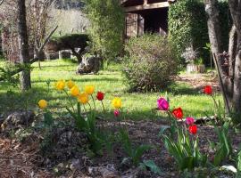 Les Chalets du Roc, ξενοδοχείο σε Alzon