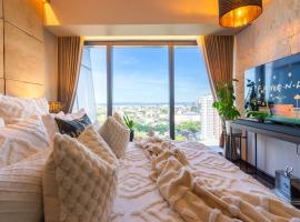 Glamorous Luxury 2 Bedroom Apartment in Aeon Towers I Panoramic Views I Free Wi-fi, Gym and Pool I by Bleuspace