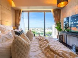 Glamorous Luxury 2 Bedroom Apartment in Aeon Towers I Panoramic Views I Free Wi-fi, Gym and Pool I by Bleuspace
