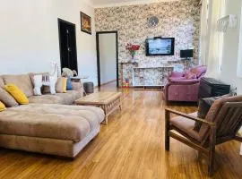 8 mountains Cottage near Chakvi