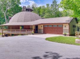 Wisconsin Vacation Rental 1 Mi to Road America!, hotel en Plymouth