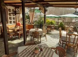 Restaurant and Apartments - T'ga za Jug Lazaropole