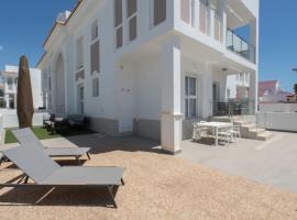 Helgafell Superior Courtyard Suite, hotel in Ciudad Quesada