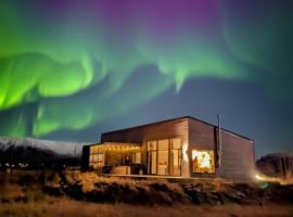 Austurey - Lakefront Villa, khách sạn ở Laugarvatn