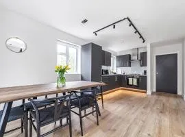 Arte Stays - Serviced Apartments for Leisure and Business - Private Parking - 12 minutes walking from Wembley Stadium