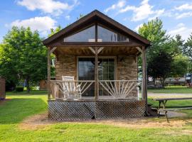 Deluxe Cabin Within Campground, Hotel in Mifflinburg