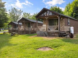 Deluxe Cabin7 Within Campground, hotel in Mifflinburg