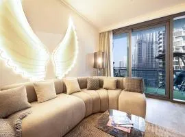 Elite Class 2BR Luxe Burj khalifa View Big living room