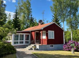 Egen stuga nära Åsnen, Tallbacken, hotel v destinaci Urshult