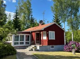 Egen stuga nära Åsnen, Tallbacken