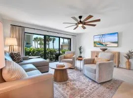 Oceanside Village Townhouse No Drive New Smyrna Beach, Private Ground Floor Patio w Grill