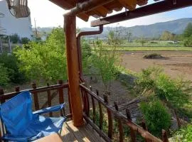 1 bed House - Sleeps 4 - Balcony - Mtn View