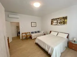 Polly's Apartment 1 floor