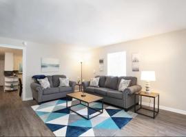 Spacious 4BR Home with 2 Baths & Fun Game Room, Hotel in Birmingham