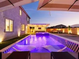 7BR Pickleball Firepit Outdoor Kitchen Game Room
