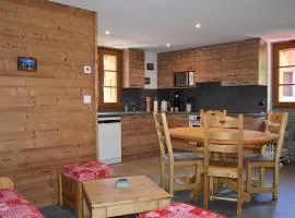 Charmante grange rénovée, 4 pers, proche Pralognan, balcon, poêle à bois, randonnées et navette ski - FR-1-464-230