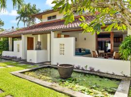 Surya Beachfront Villa, villa in Port Douglas