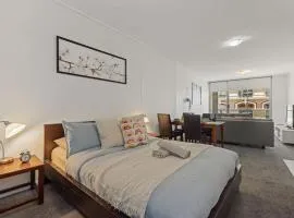 A Cozy Studio for 6 Next to Darling Harbour