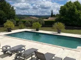 Villa spacieuse proche de Marseille avec jardin et piscine privée