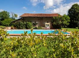 Villa Margherita with private pool, casa vacanze a Racconigi
