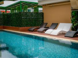 Siri Ratchadamnoen Bangkok Hotel, hotel com piscina em Bangkok